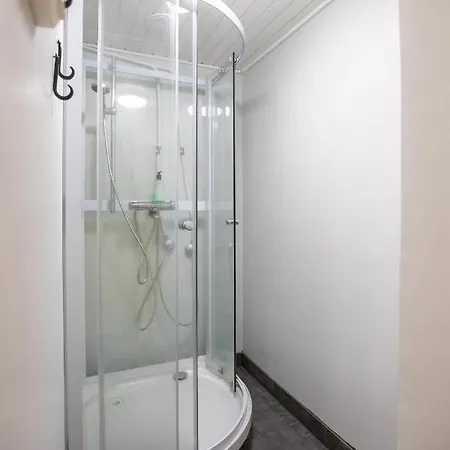 Ystaevyyden Majatalo Otel *