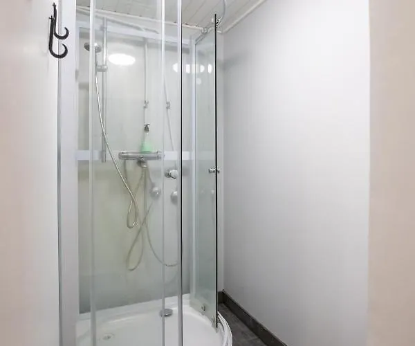 Ystaevyyden Majatalo Otel *